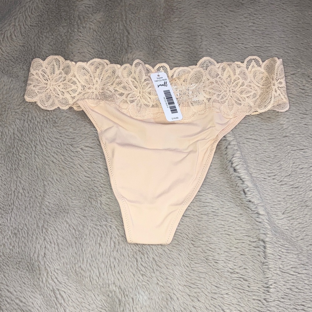 🎉4 for $20 NWT BootayBag Harper Thong, Small